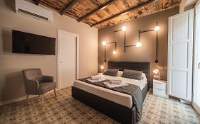 Palazzo Paladini - Luxury Suites In The Heart Of The Old Town